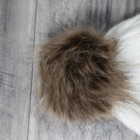Calvin Klein Winter Cap Hat Pom White Fast Ship - Picture 3 of 9
